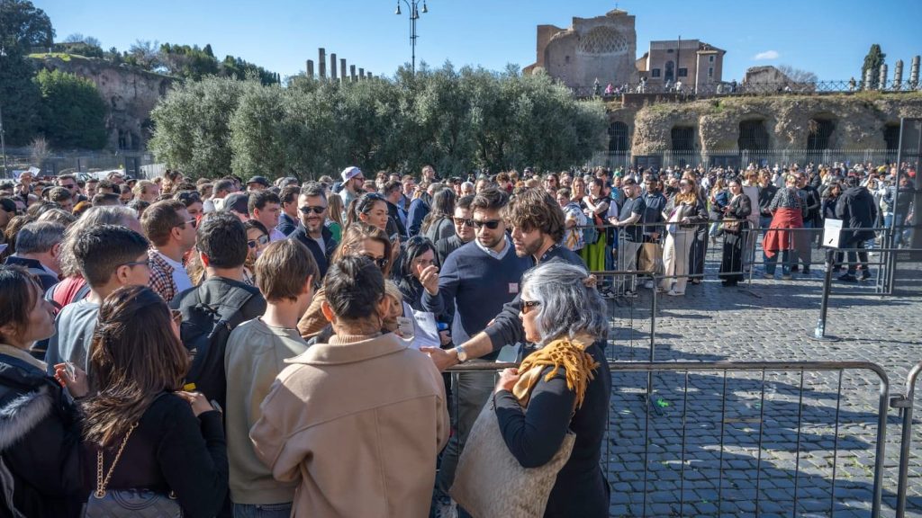 File di persone per entrare nel Colosseo