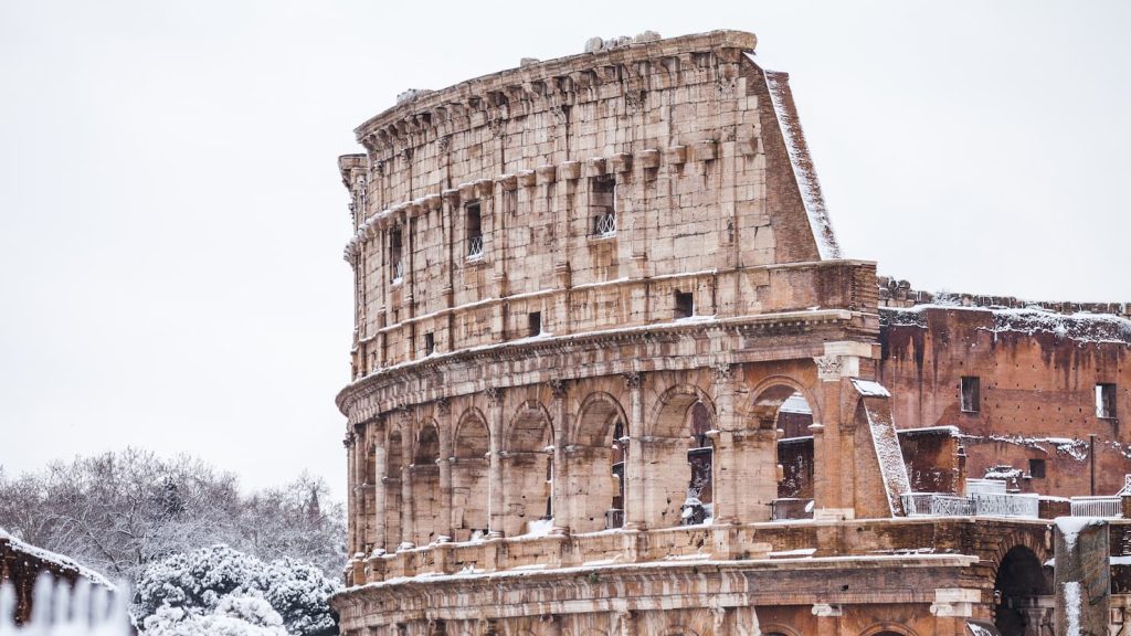 Colosseo innevato